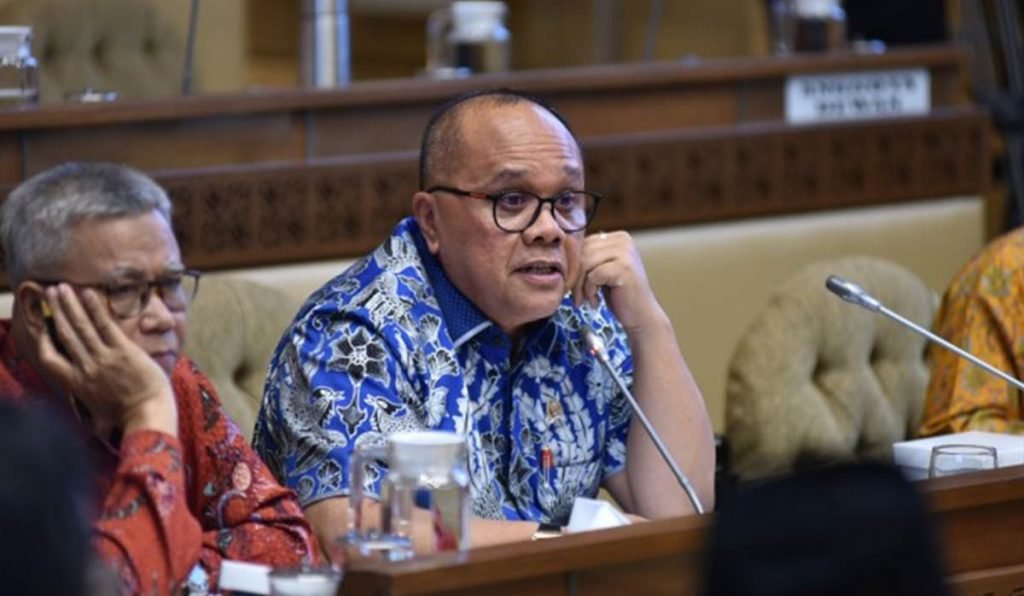 000001-junimart-girsang