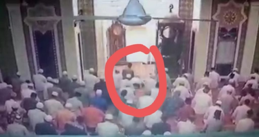 2021-05-09-video-detik-detik-ustadz-di-tembilahan-inhil-meninggal-saat-sujud